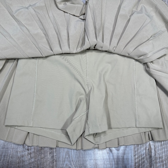 Aritizia TnAction TnaMove Tennis ProMicro pleated high rise Skirt Tan Size L - Picture 7 of 10